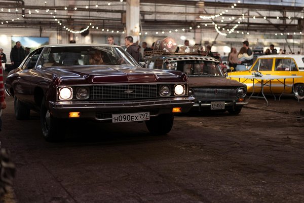 Elevate your rainy day style: trendy trench coat ensembles for london fashionistas