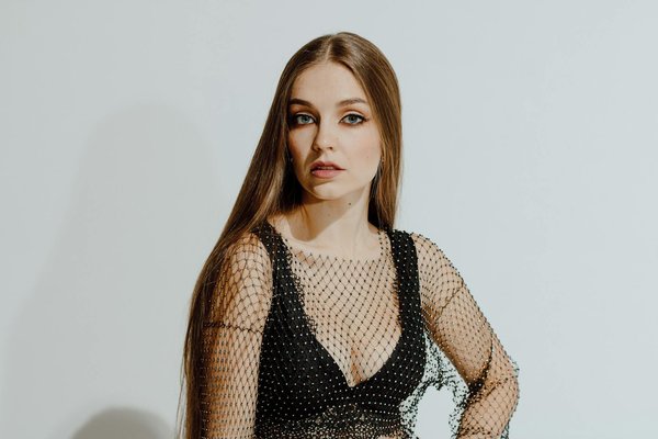 Unveiling the trendiest sustainable fabrics: what stylish uk designers are loving right now!